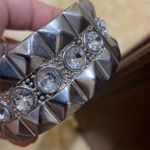 GORGEOUS SILVER VINTAGE BANGLE